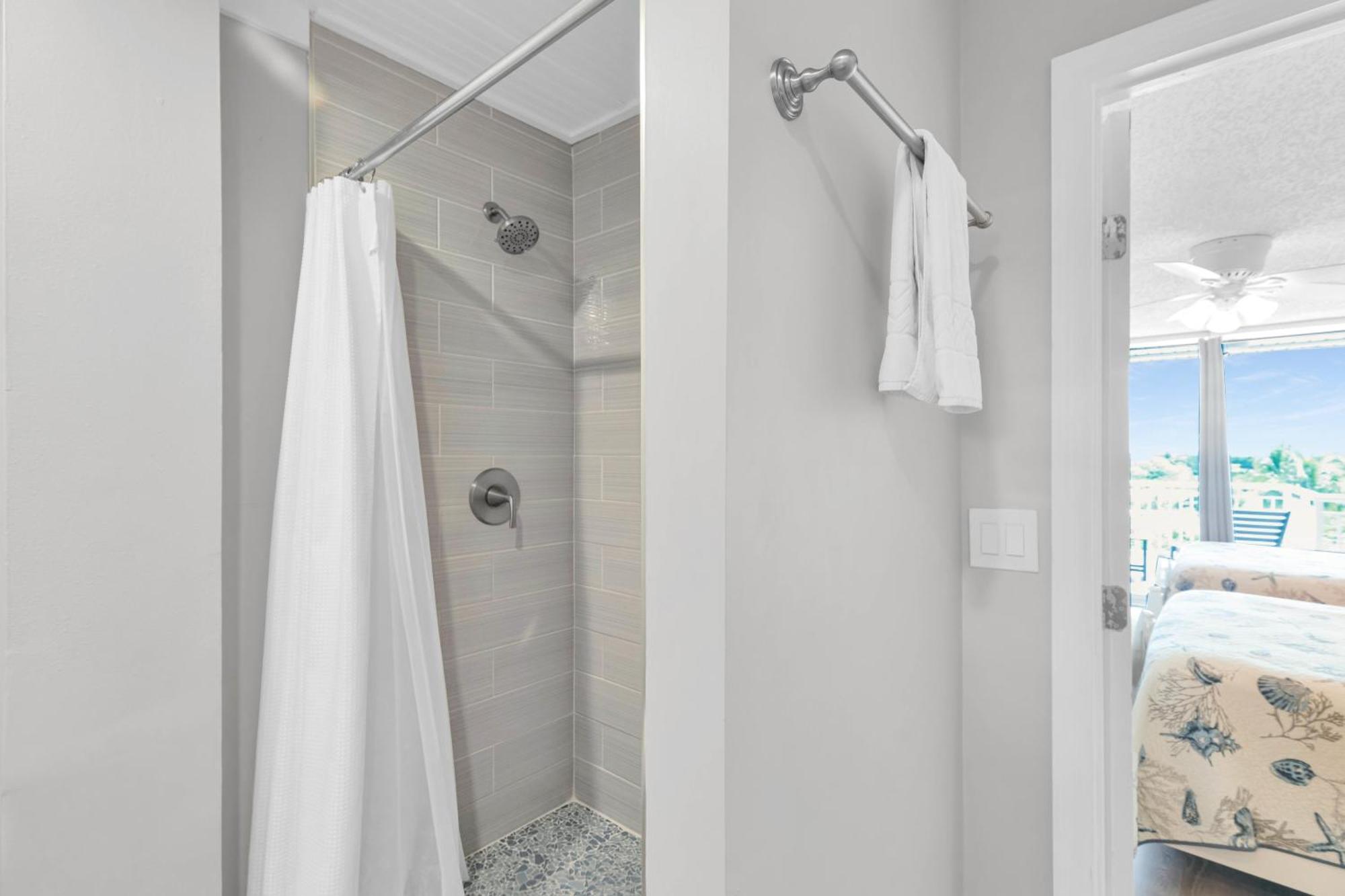 St John - Downtown Waterfront Penthouse Pool Parking Dock * Key West