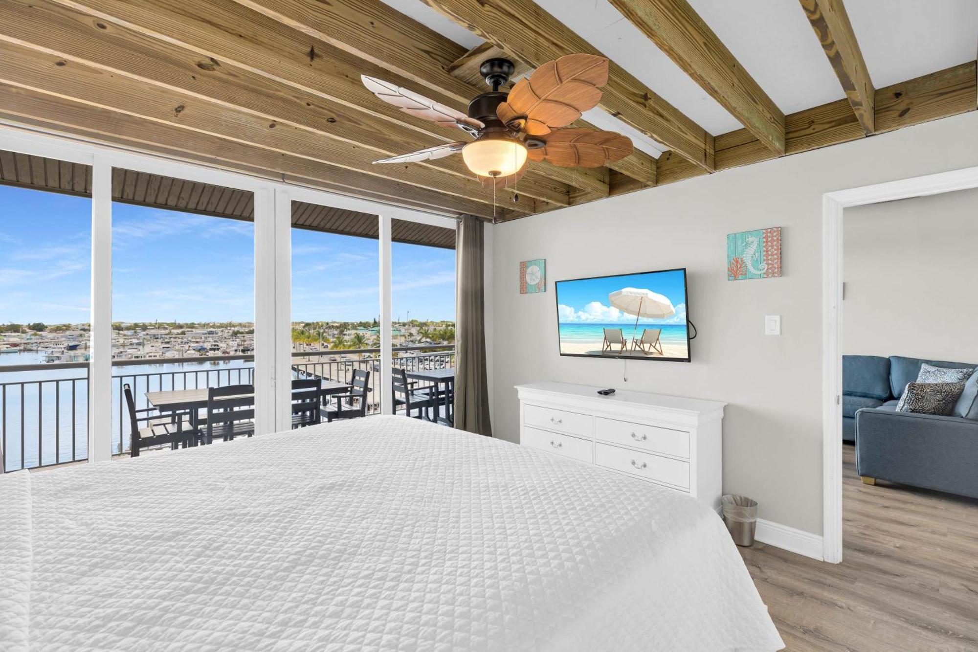 Holiday home St John - Downtown Waterfront Penthouse Pool Parking Dock *