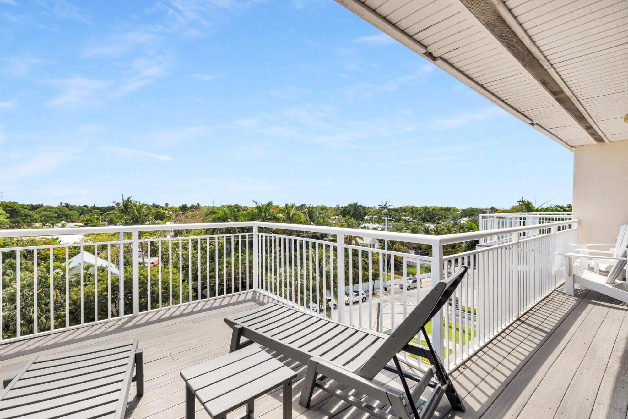 St John - Downtown Waterfront Penthouse Pool Parking Dock * Key West