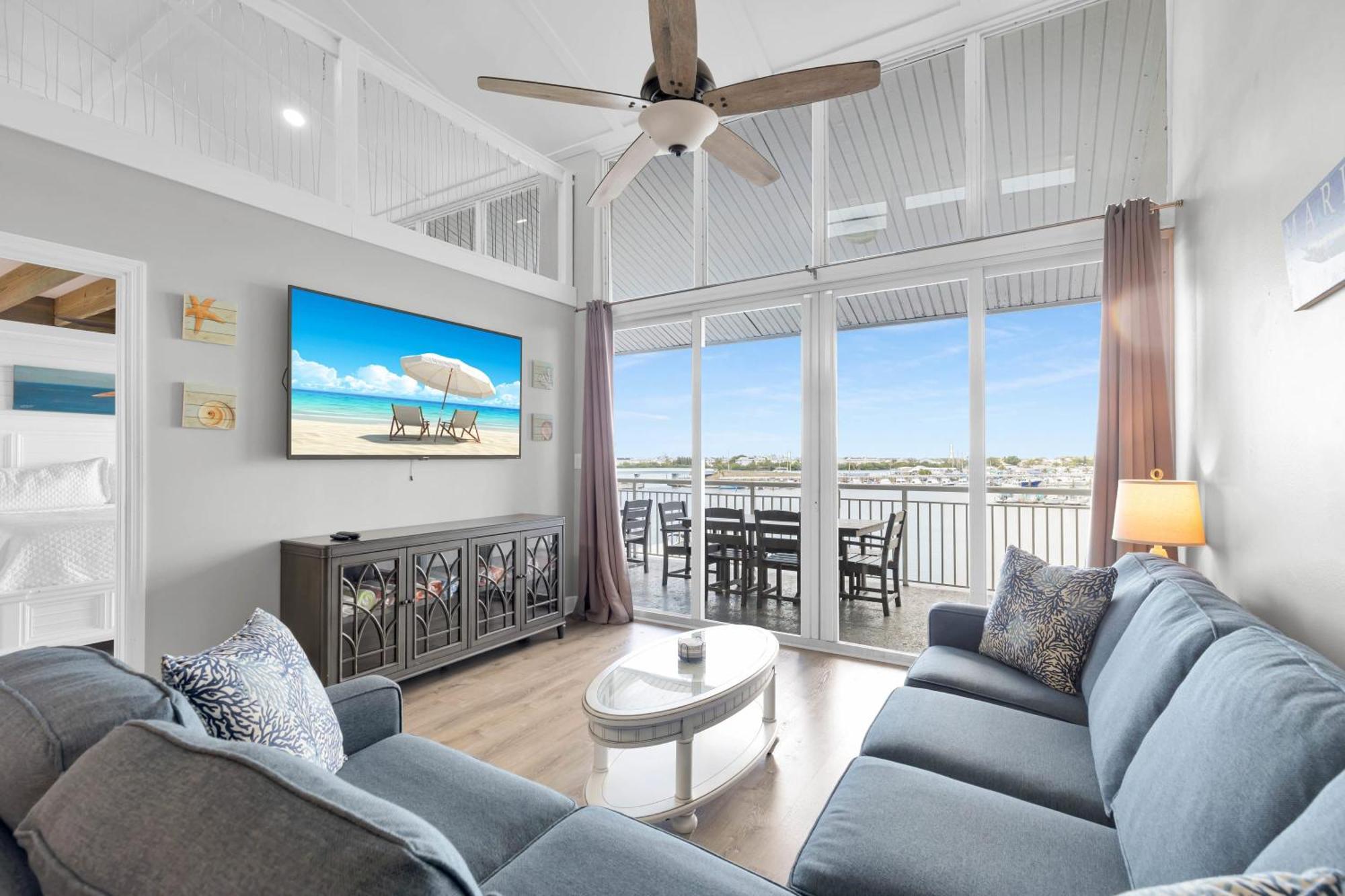 St John - Downtown Waterfront Penthouse Pool Parking Dock Holiday home