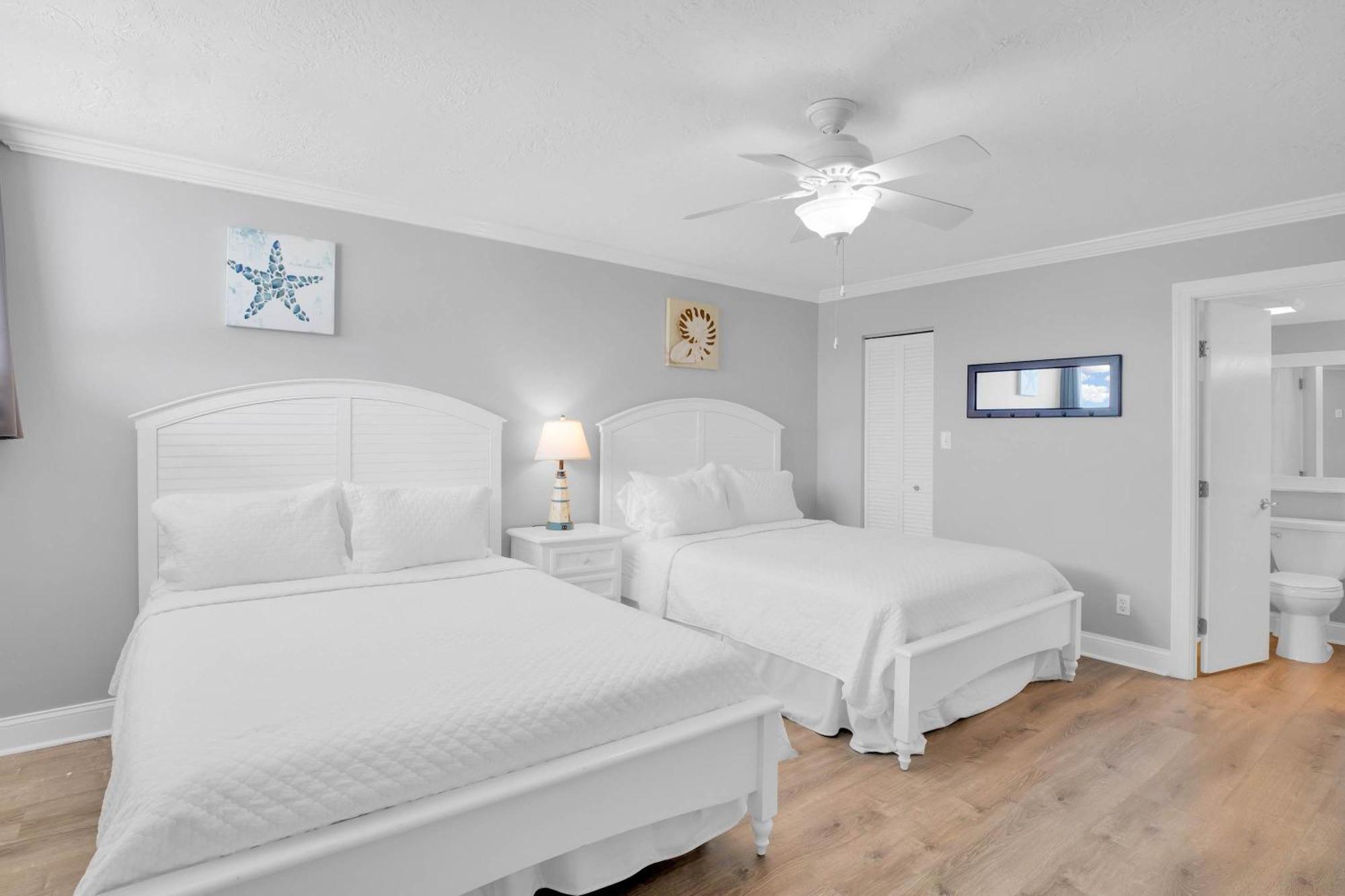 Eleuthera - 2x2 Fully Updated Old Town Waterfront Corner
