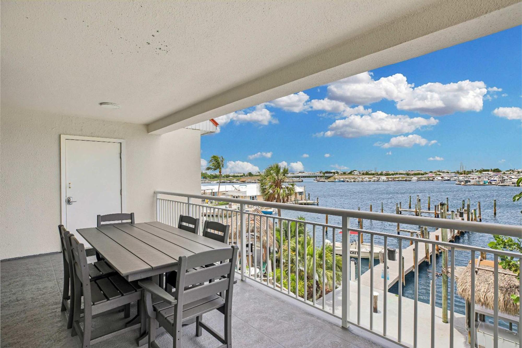 Holiday home Eleuthera - 2x2 Fully Updated Old Town Waterfront Corner
