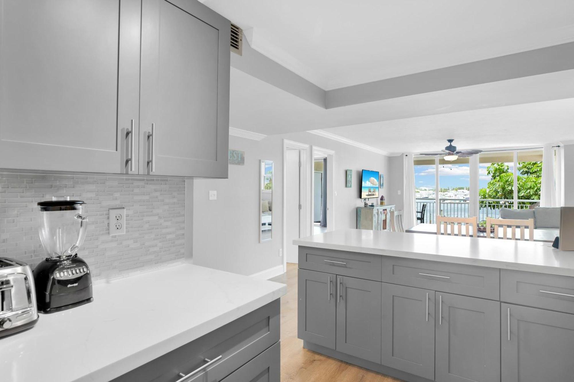 Eleuthera - 2x2 Fully Updated Old Town Waterfront Corner * Key West