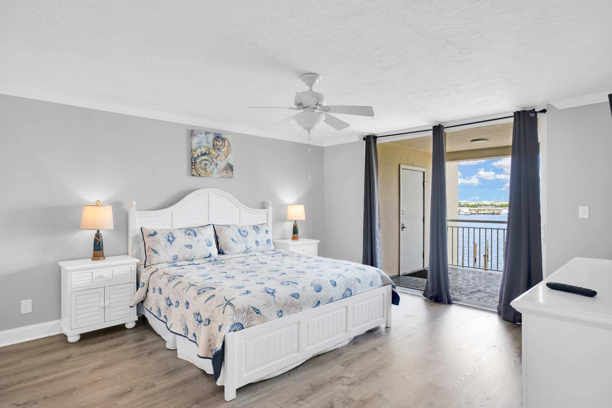 Eleuthera - 2x2 Fully Updated Old Town Waterfront Corner Holiday home