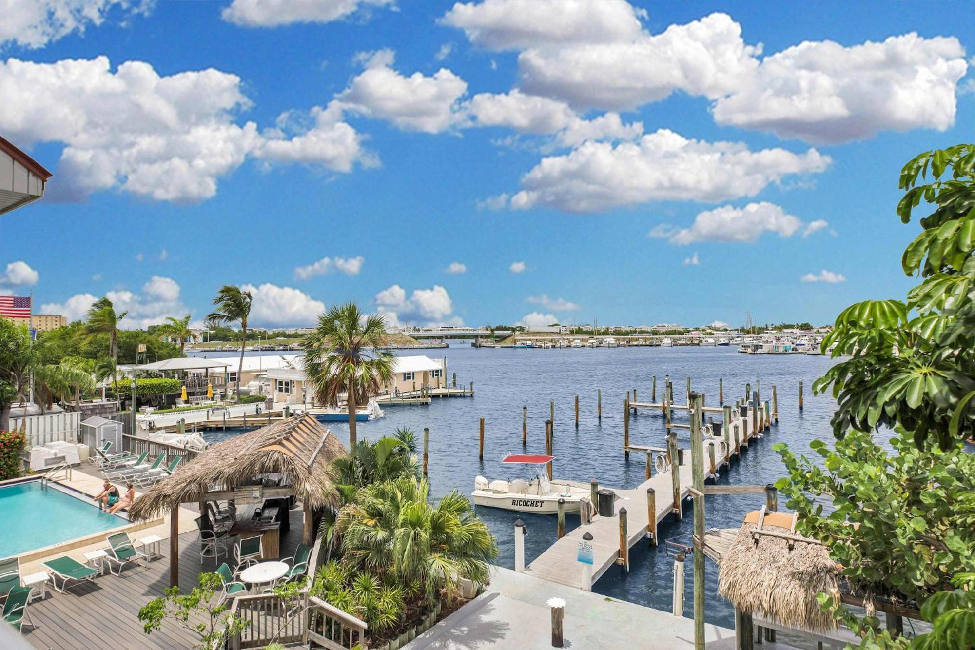 Eleuthera - 2x2 Fully Updated Old Town Waterfront Corner Holiday home Key West