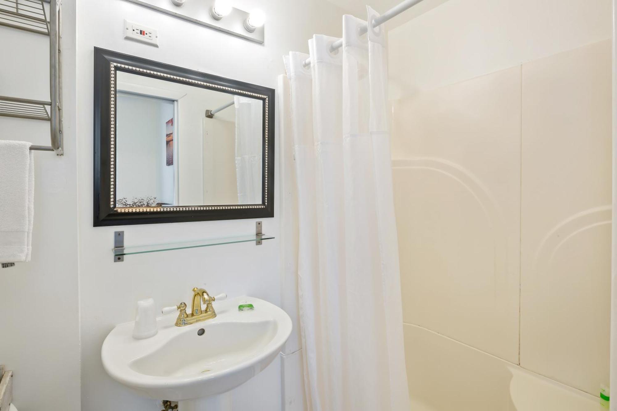 Kona Kai Oasis Bed & Breakfast Key West
