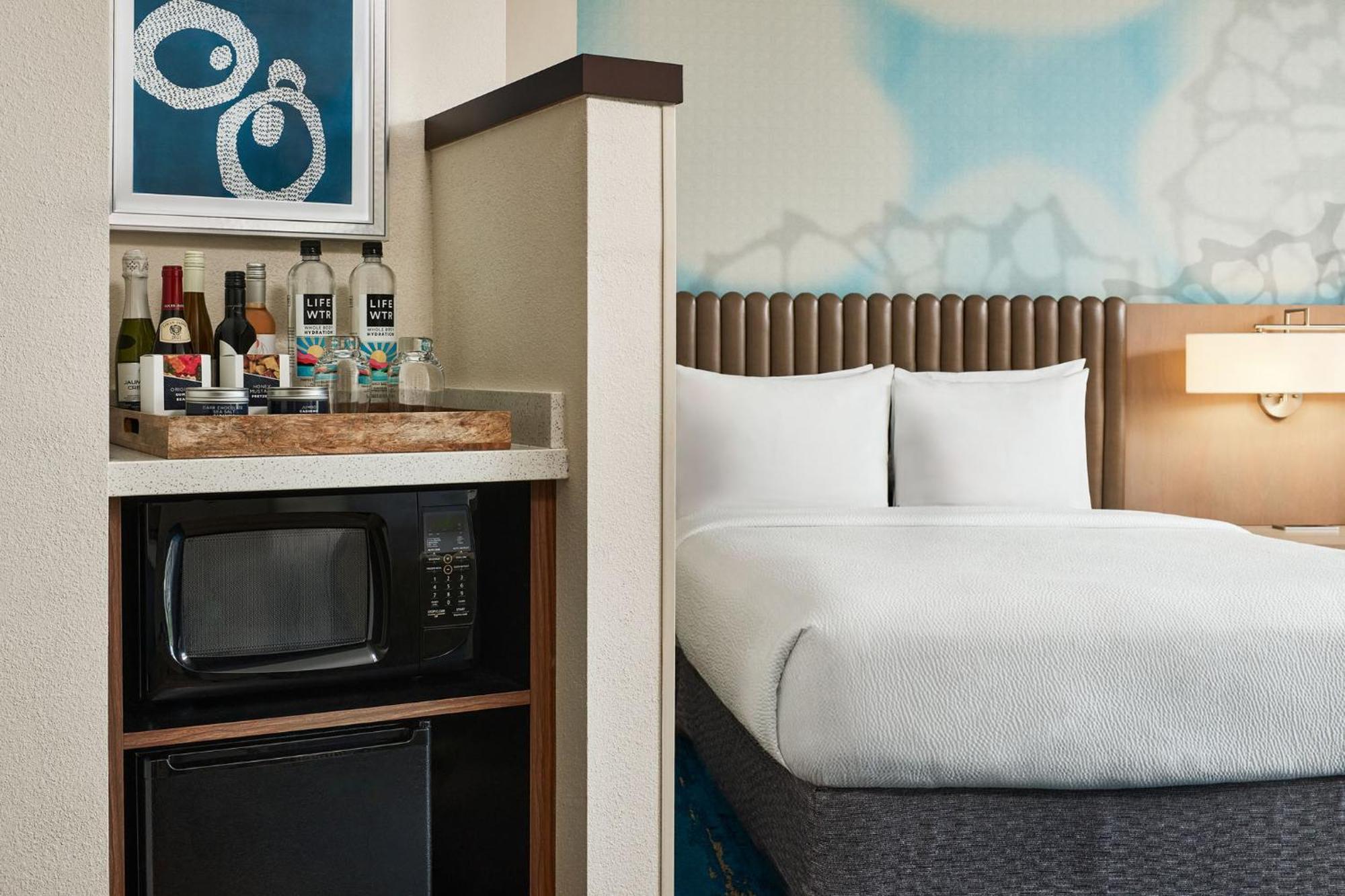 Courtyard By Marriott Faro Blanco Hotel