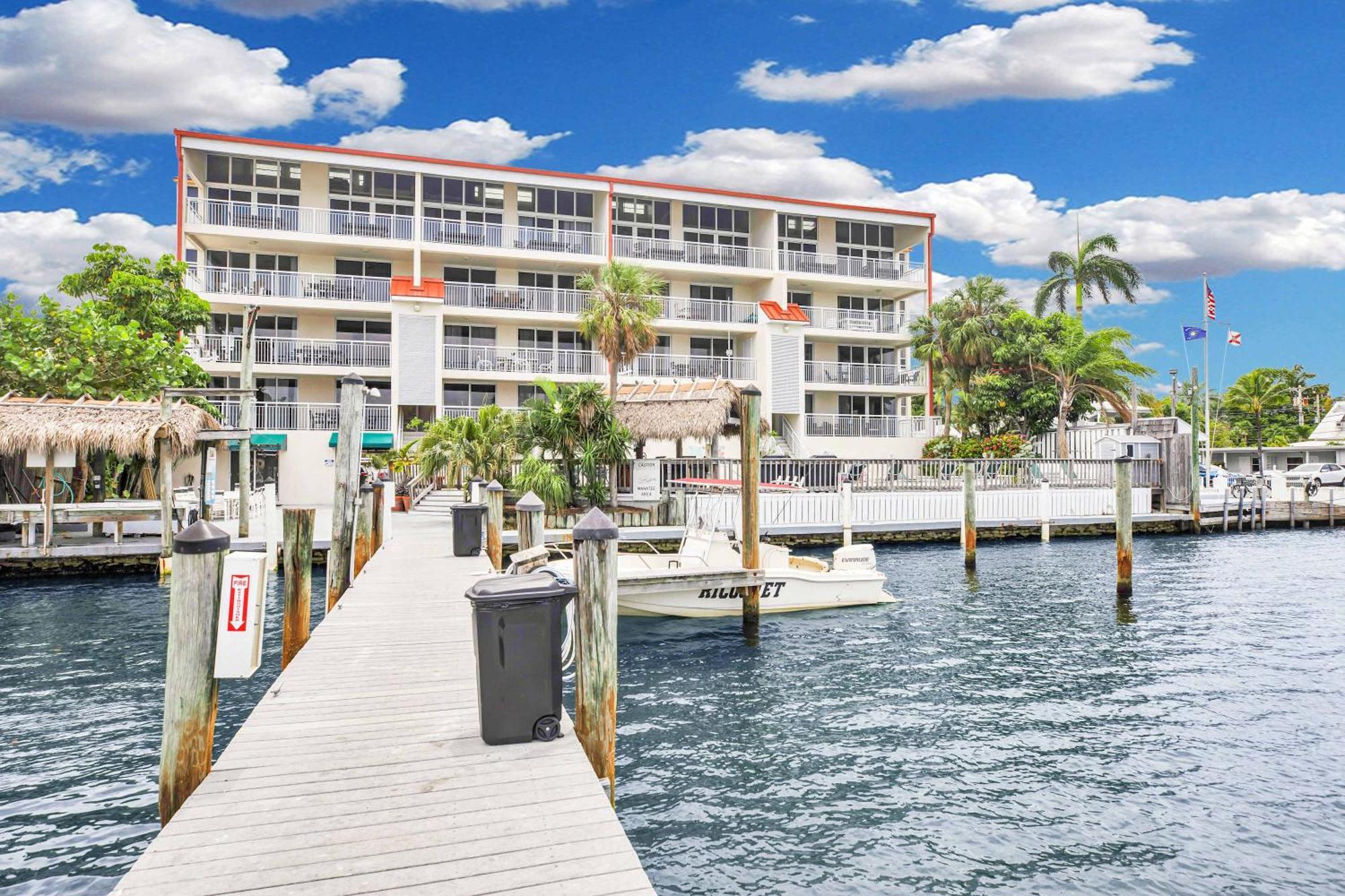 St John - Downtown Waterfront Penthouse Pool Parking Dock *