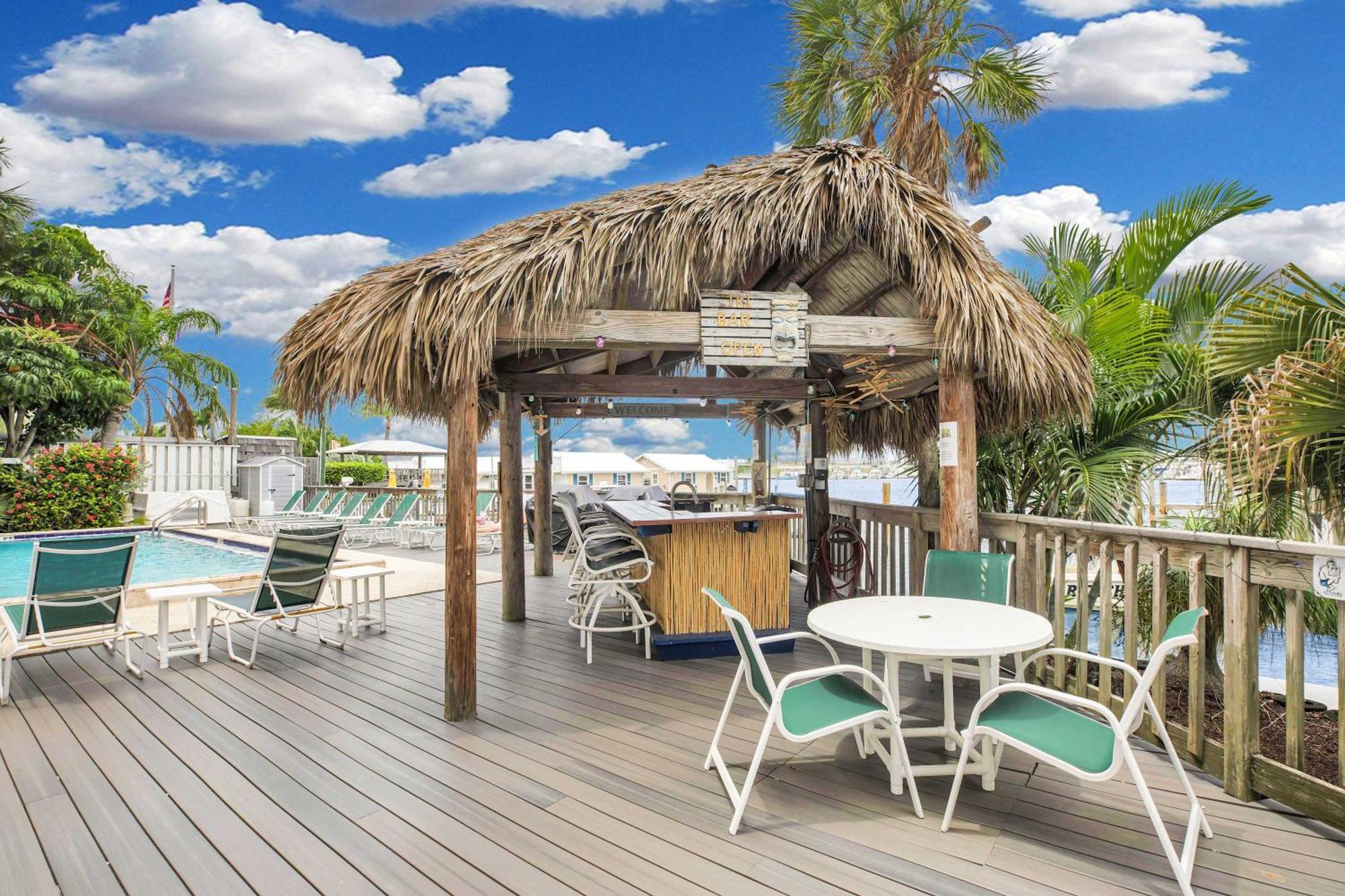 St John - Downtown Waterfront Penthouse Pool Parking Dock