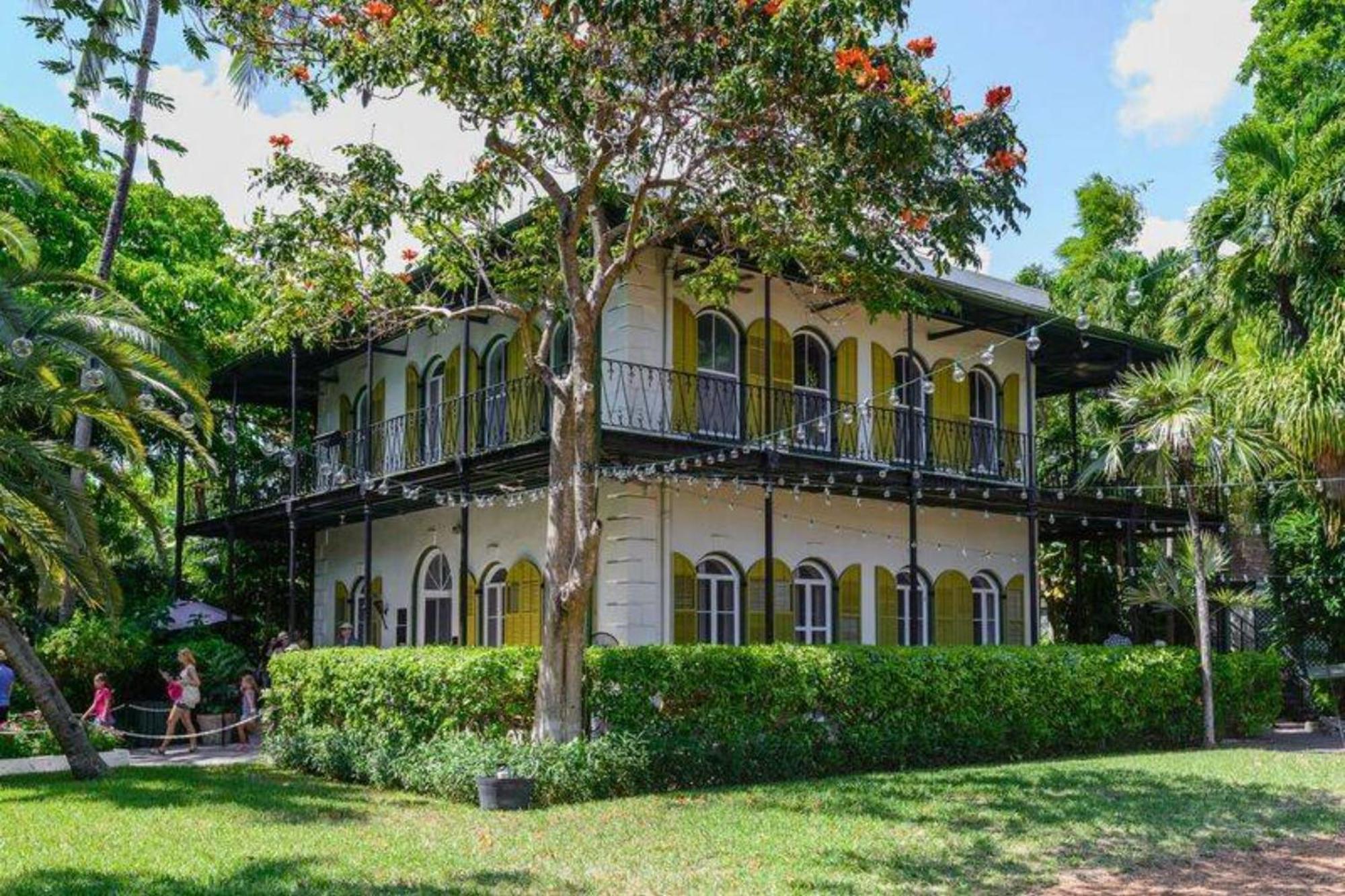 Southard Getaway By Avantstay W Covered Patio Great Location Shared Pool Week Long Key West