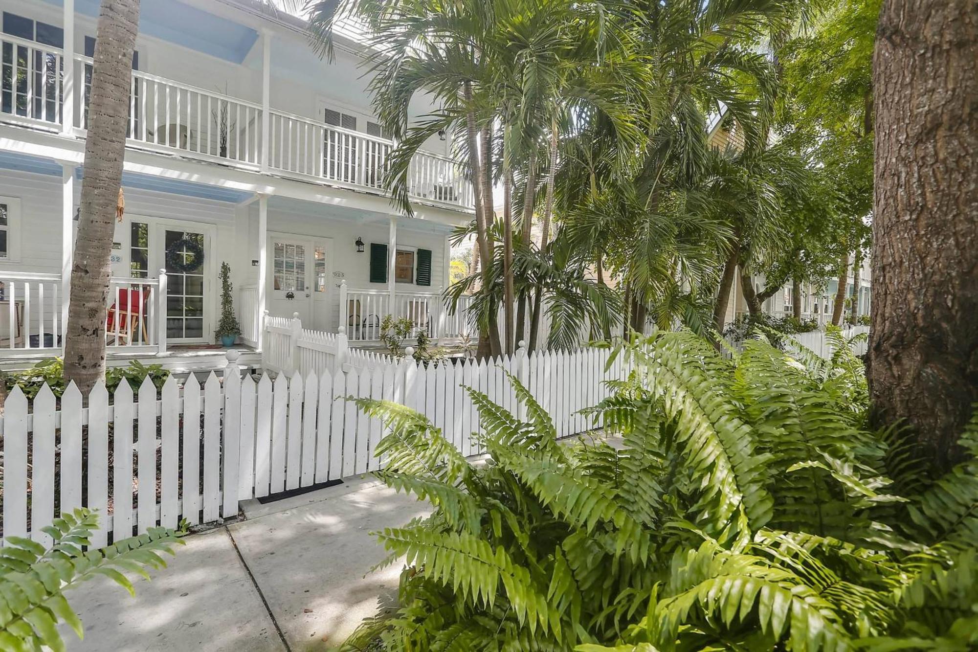 Southard Getaway By Avantstay W Covered Patio Great Location Shared Pool Week Long Key West