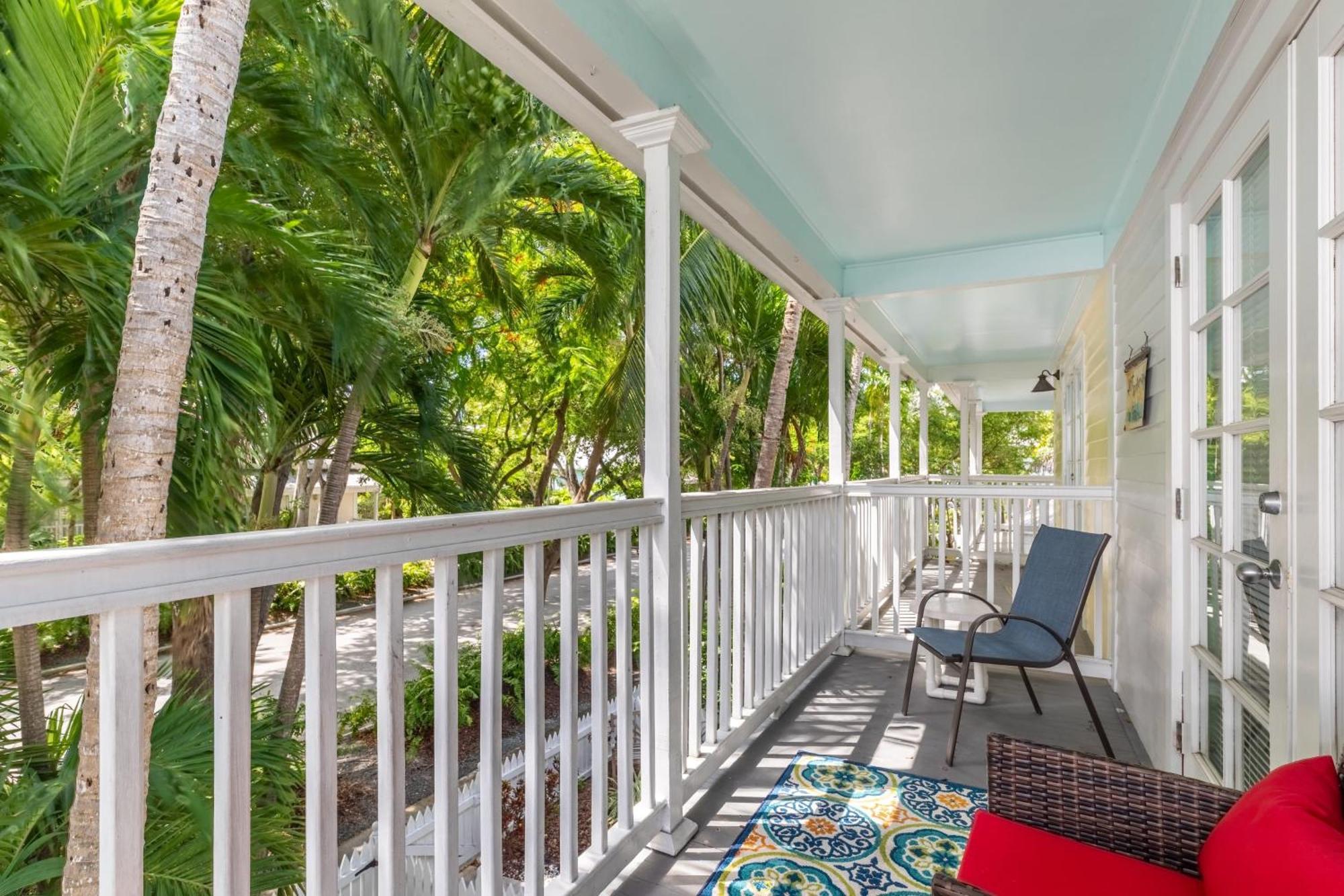 Southard Getaway By Avantstay W Covered Patio Great Location Shared Pool Week Long Holiday home Key West