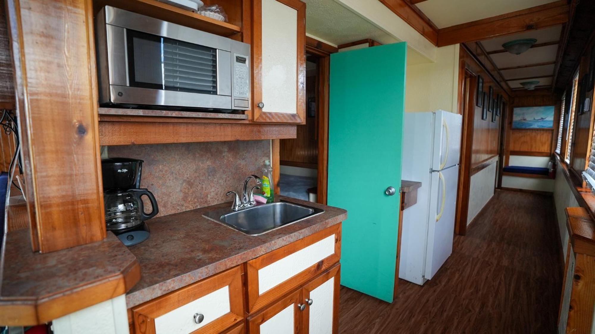 N' Mary's Marina Resort