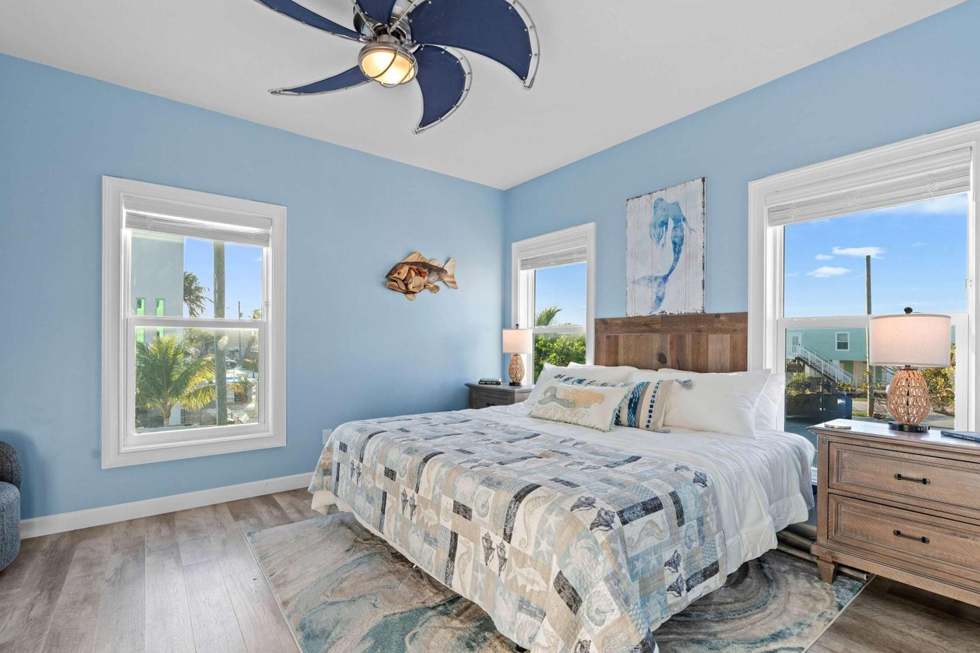 Mermaid Manor Waterfront Haven Hot Tub Dock Holiday home