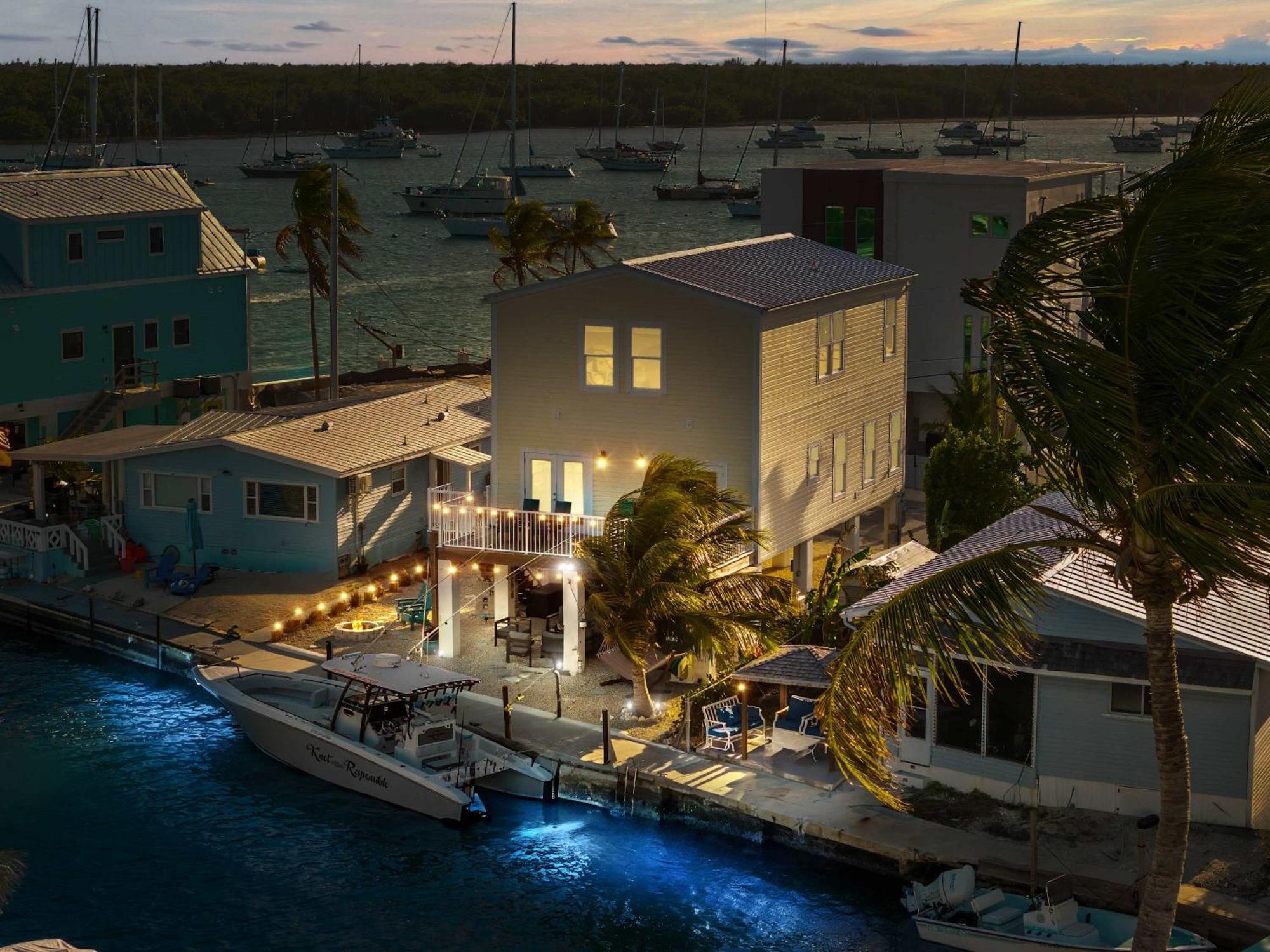Holiday home Mermaid Manor Waterfront Haven Hot Tub Dock *