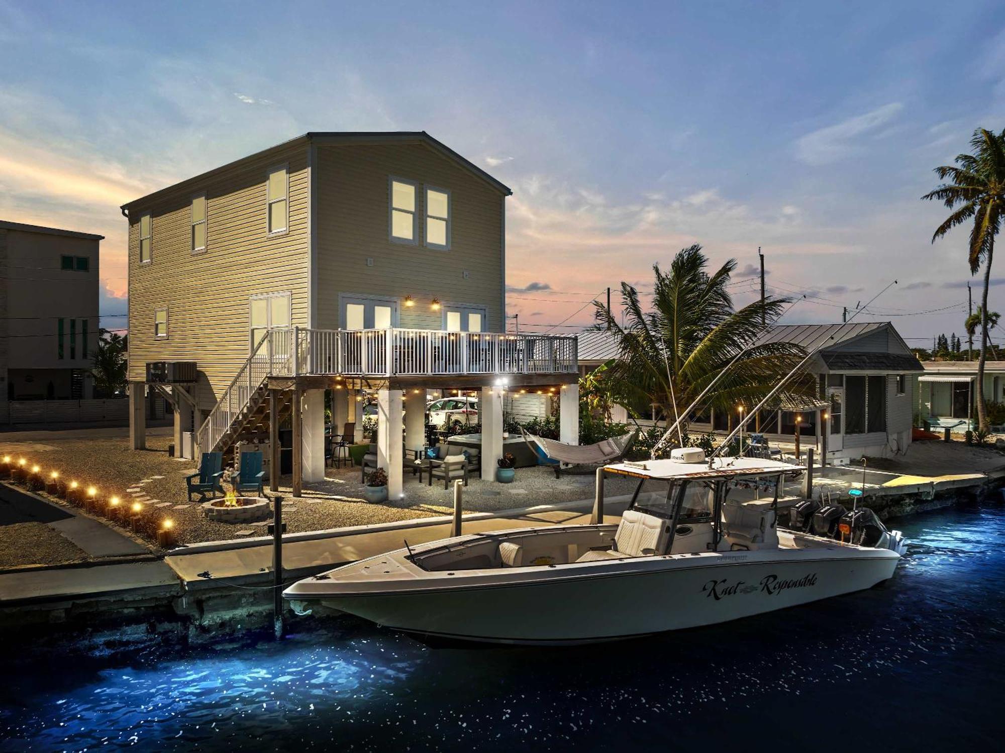 Holiday home Mermaid Manor Waterfront Haven Hot Tub Dock