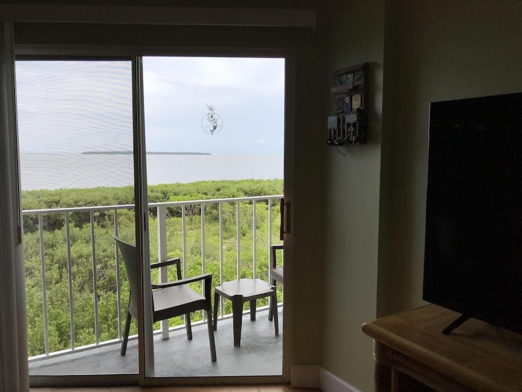 Tropical Daze Oceanfront Paradise Apartment Tavernier