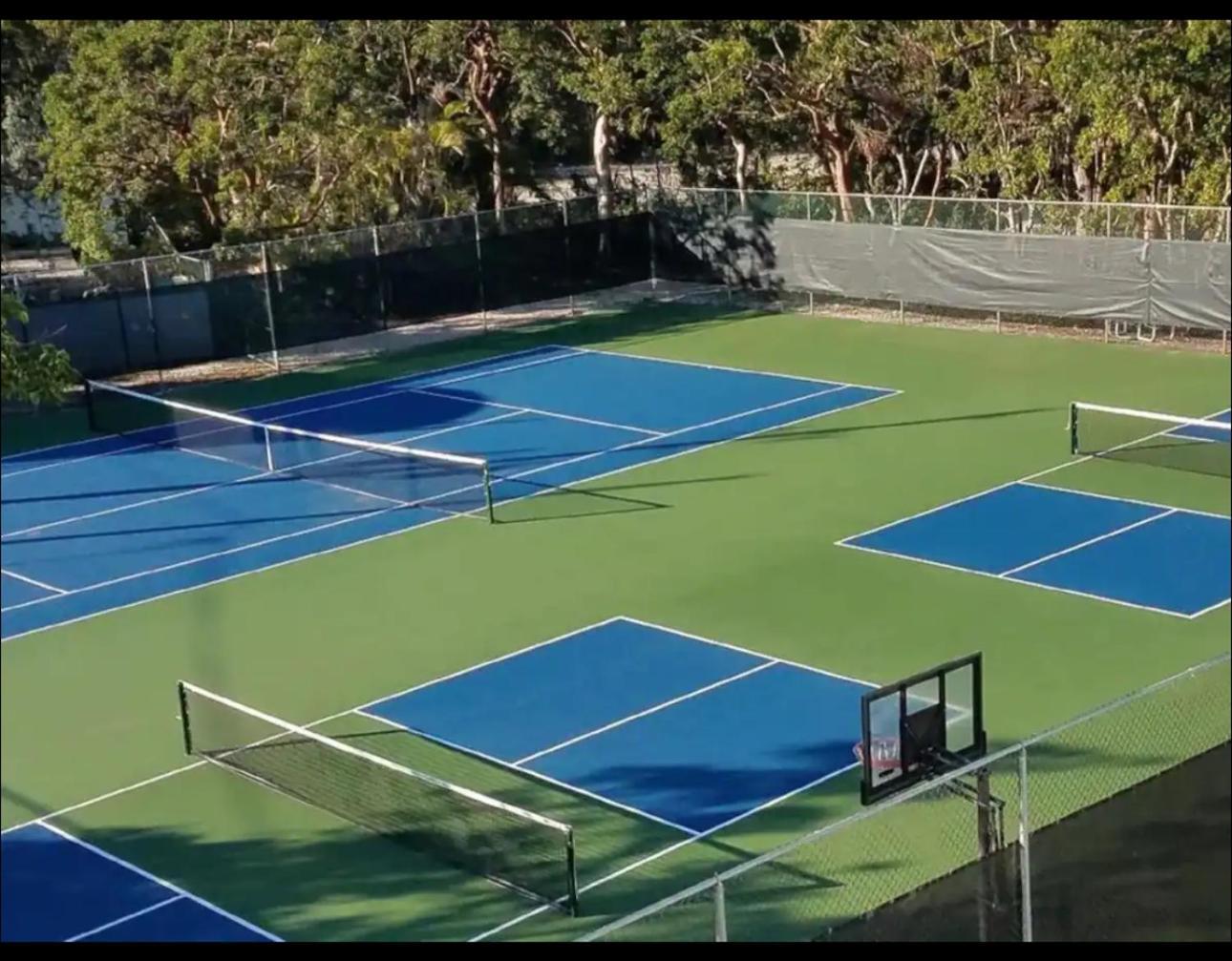 Holiday home Vacay Vibes-2 Pools, Beach, Pickleball, Coffee Bar, Food Truck *