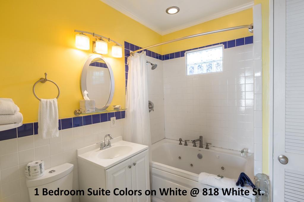 Colors On White Apartment *