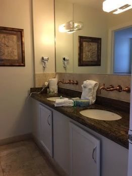 Smugglers Cove And Marina Resort