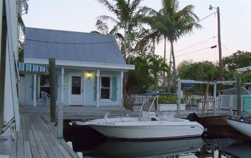 Tarpon Flats & Marina -