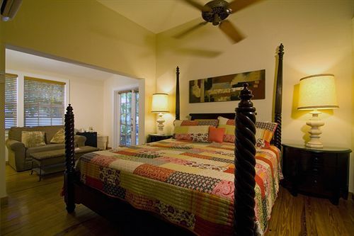 L'habitation Guesthouse- Adult Exclusive Bed & Breakfast Key West