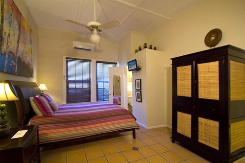 L'habitation Guesthouse- Adult Exclusive Bed & Breakfast