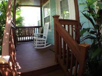 Inn Travelers Palm