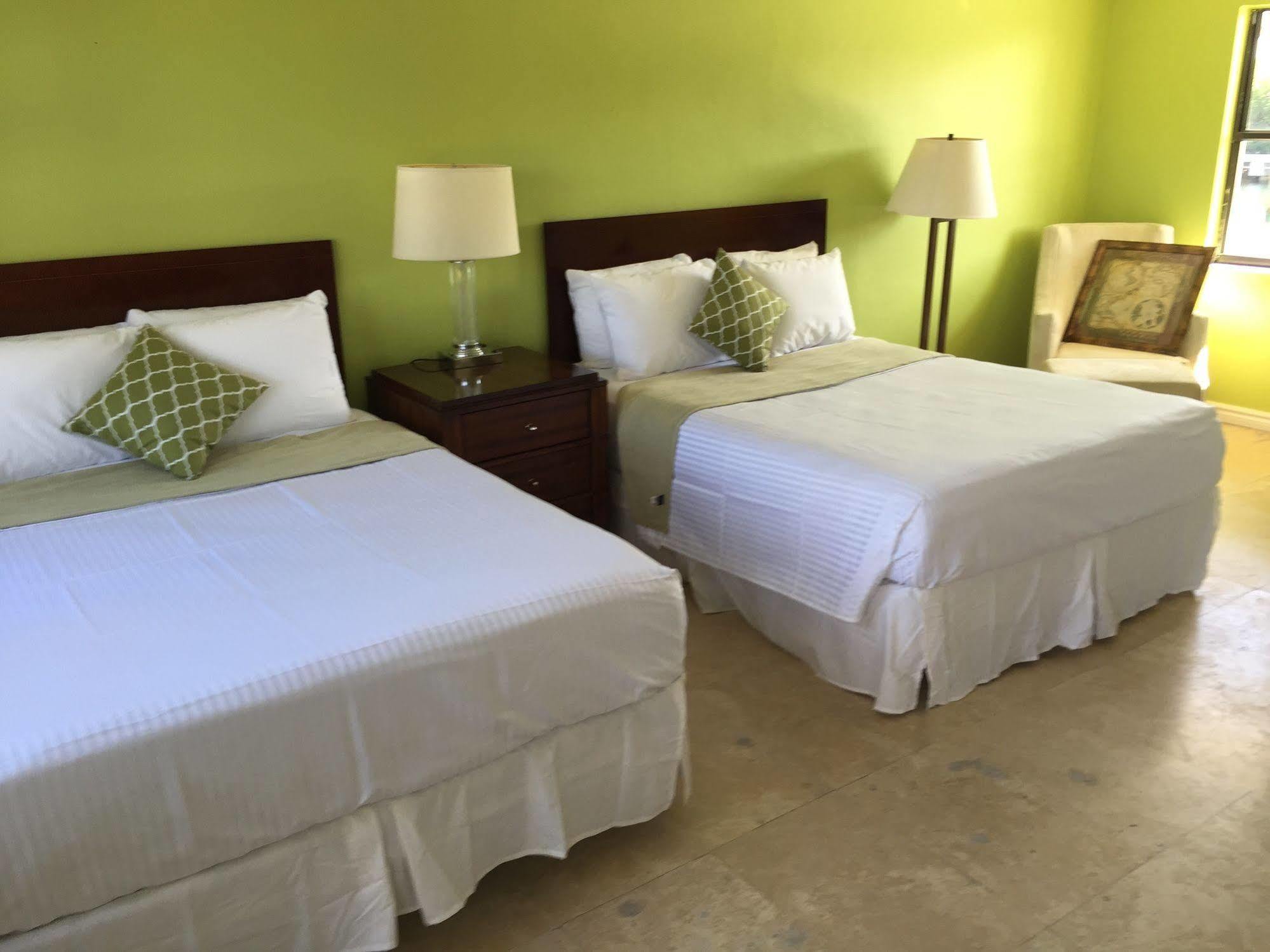 Smugglers Cove And Marina Resort 3*