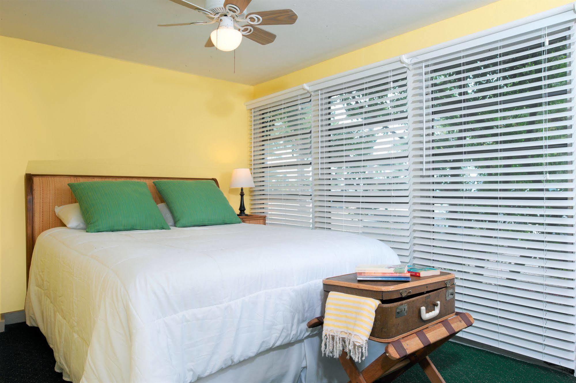 Dolphin Marina & Cottages Lodge *