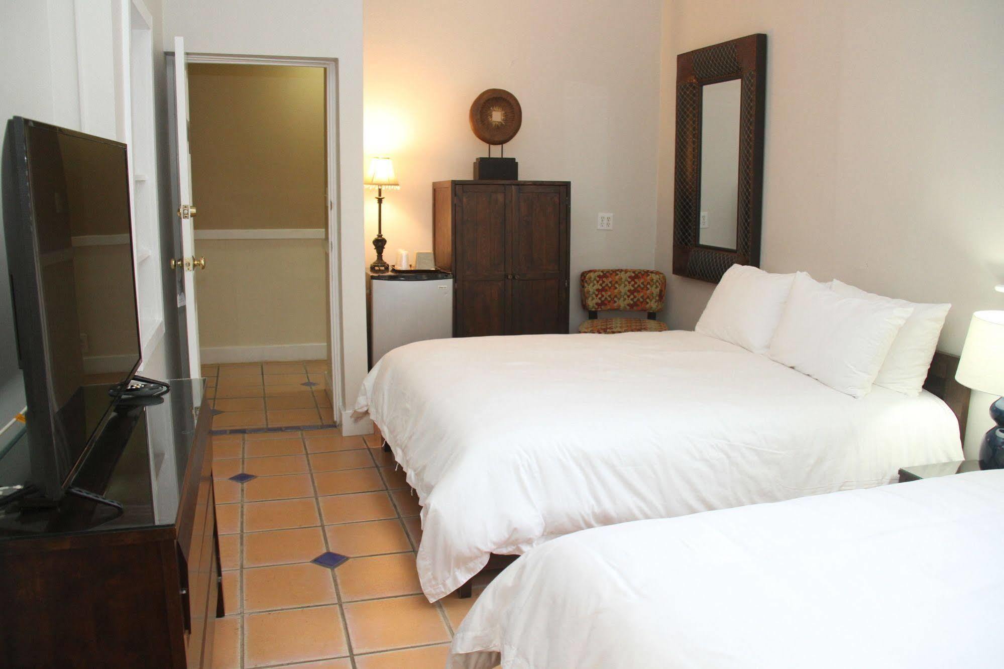L'habitation Guesthouse- Adult Exclusive Bed & Breakfast