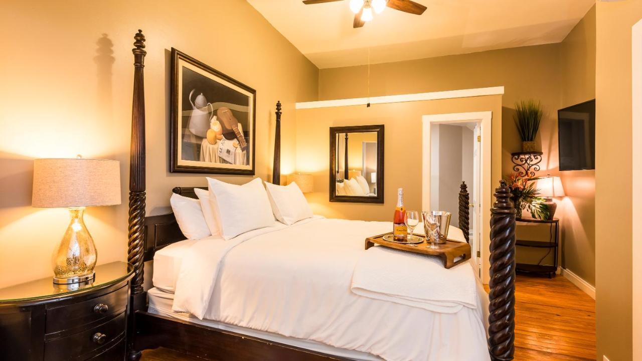 L'habitation Guesthouse- Adult Exclusive Bed & Breakfast