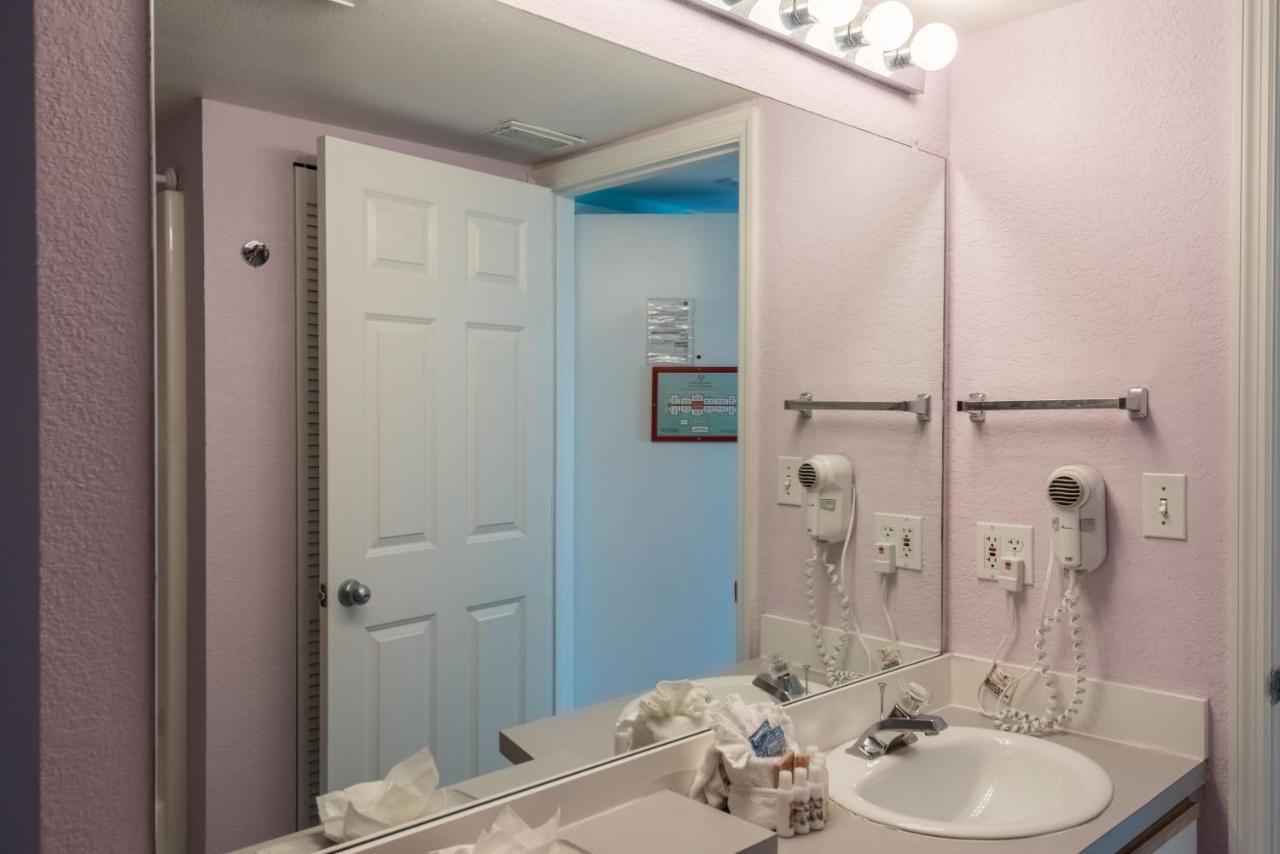 Sunrise Suites Grand Bahama #106 Holiday home Key West