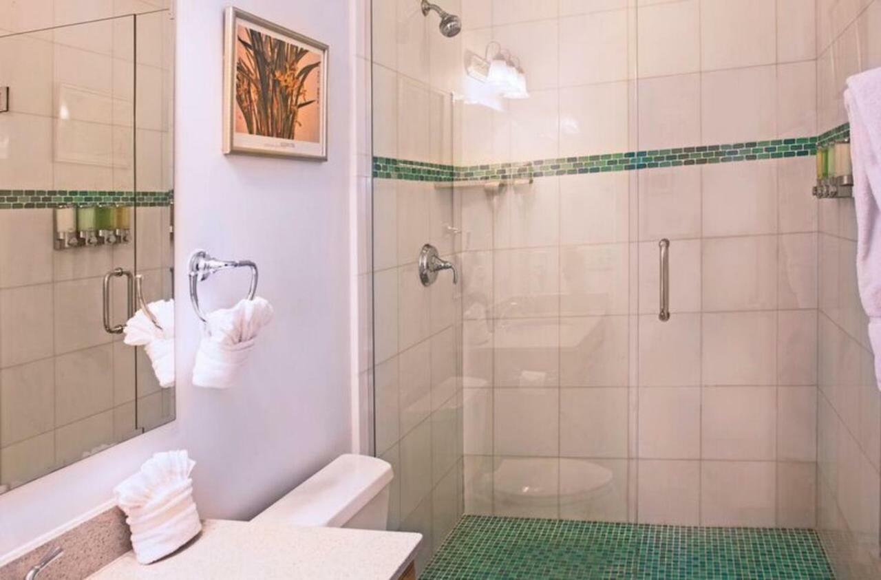 Travelers Palm Inn