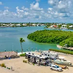 Cabins At Bonefish Bay