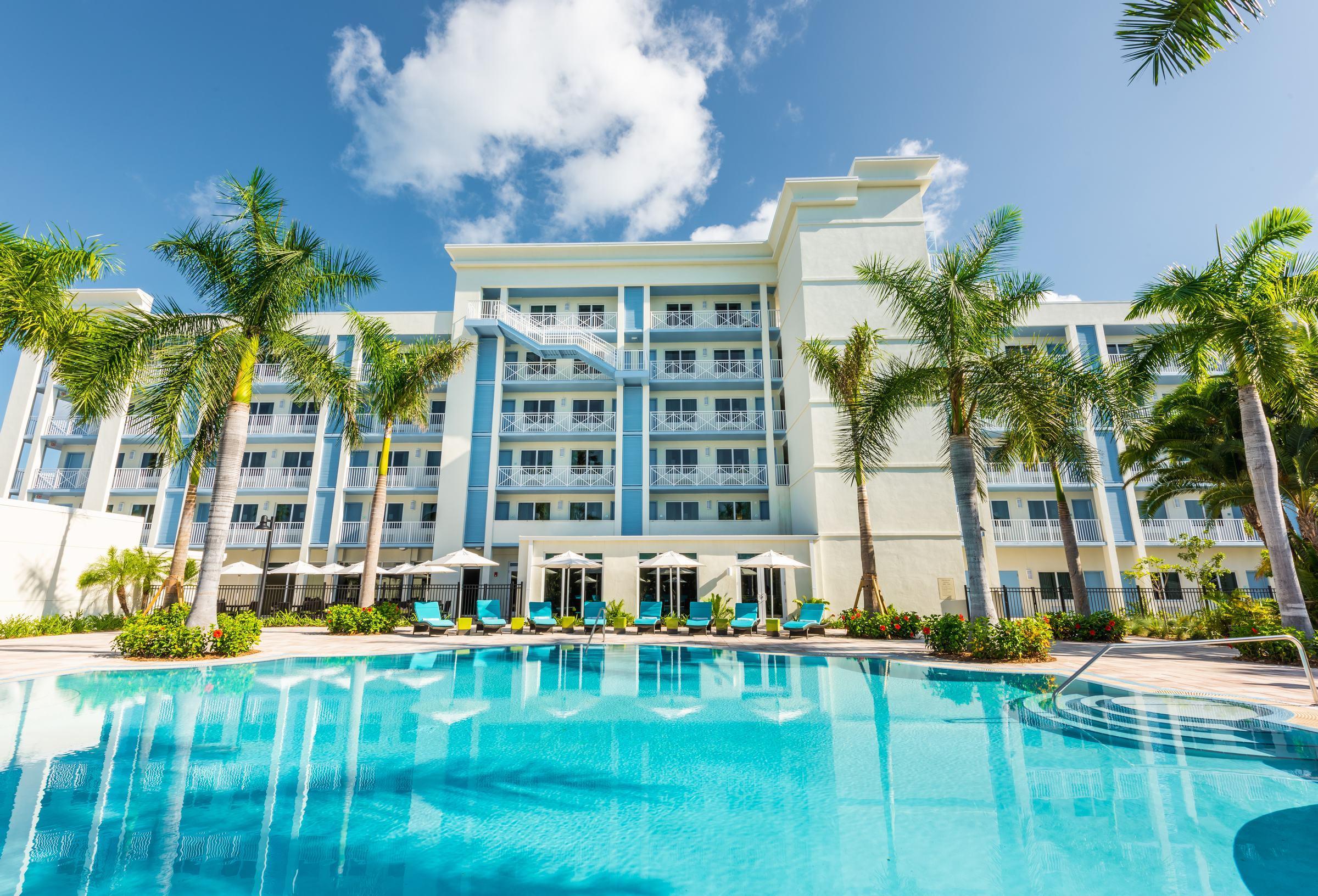 Blue Flamingo 4*