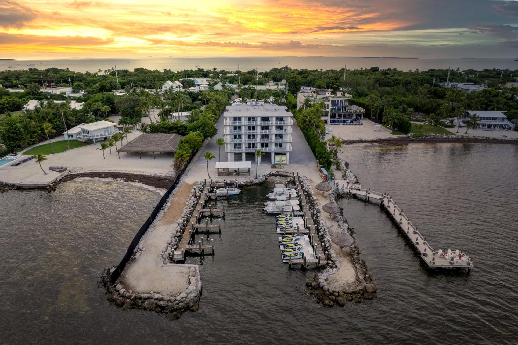 Hadley And Marina Hotel 3*