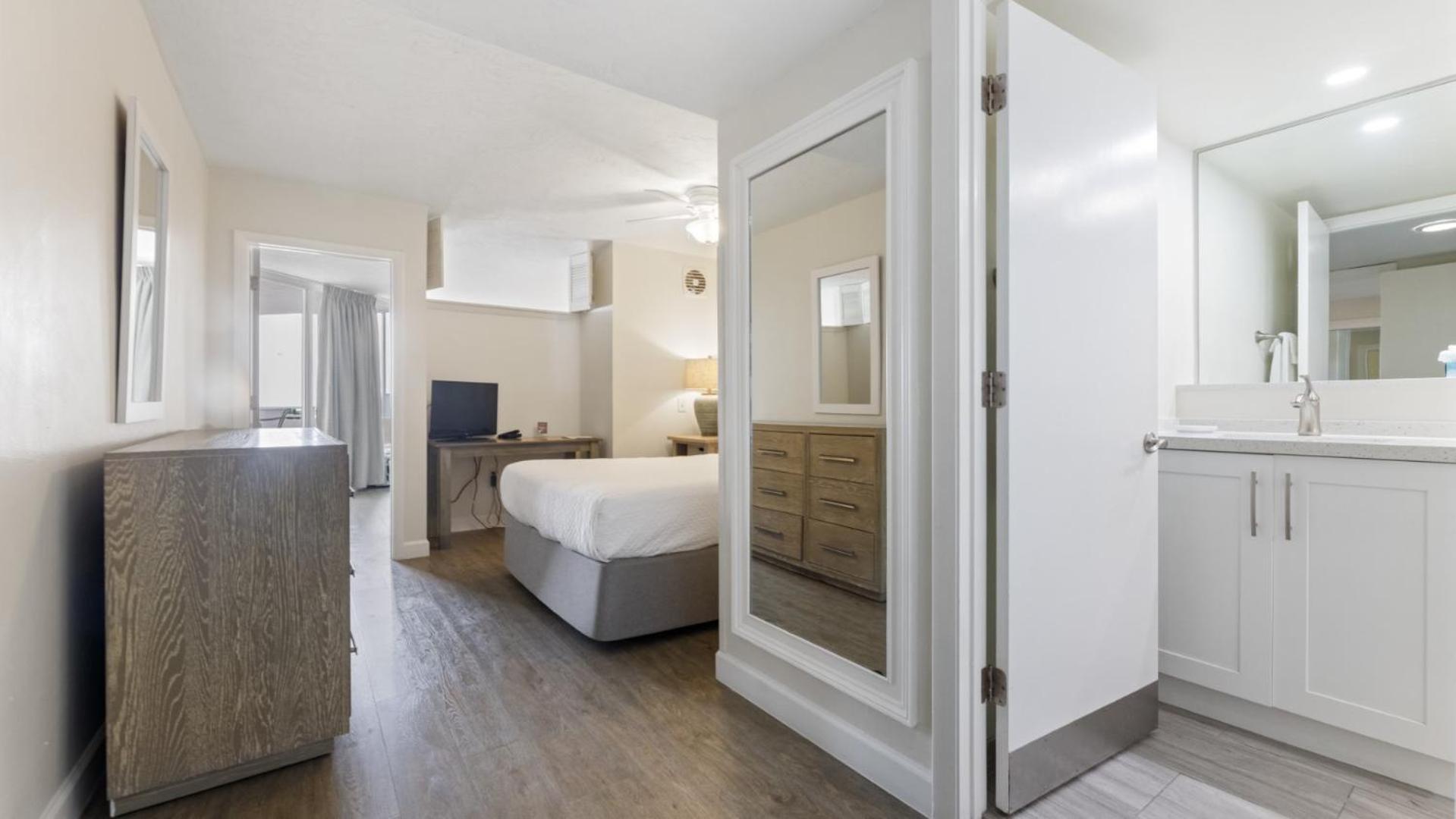 Caloosa Cove Hotel