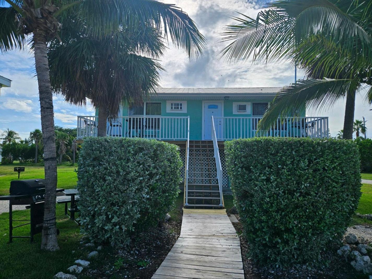 Old Wooden Bridge & Marina Lodge