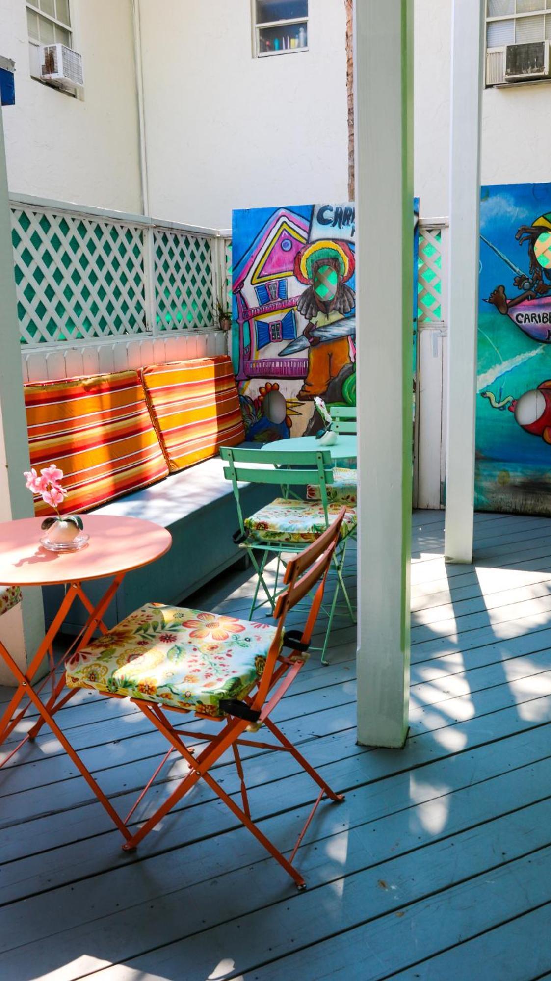 Caribbean House Guest house *