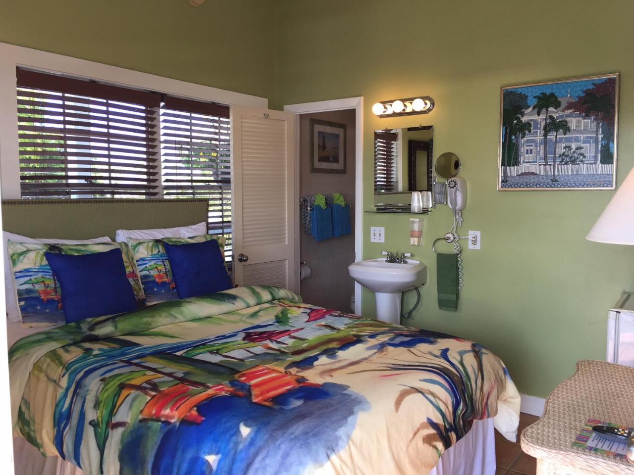 Caribbean House Guest house *
